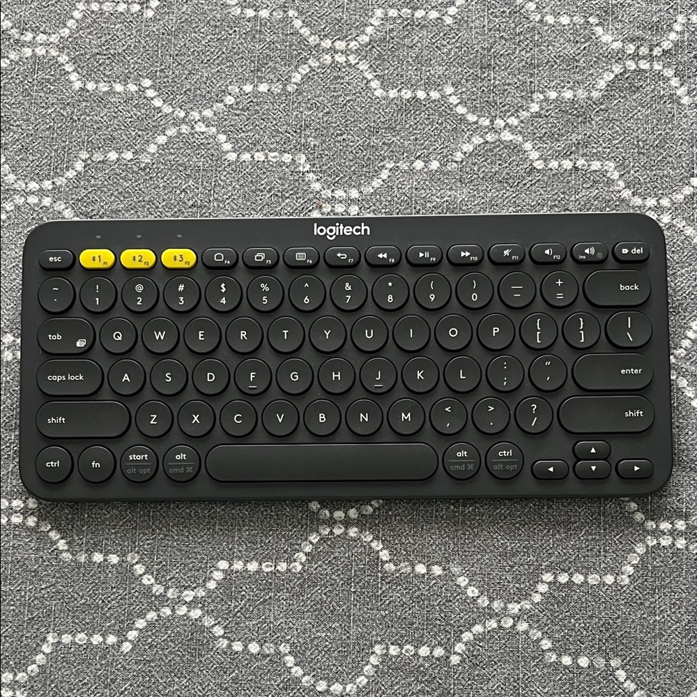 Logitech K380 Wireless Keyboard in Black - Picture 4 of 4